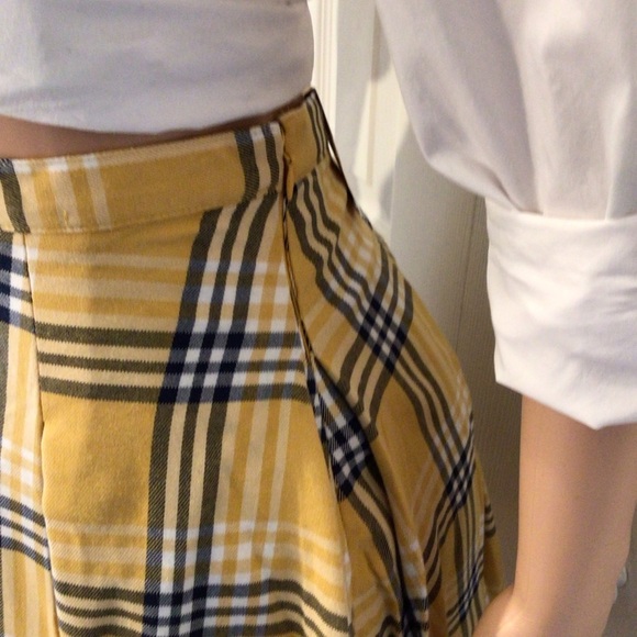 SO Juniors Gold/Navy Blue Plaid High Rise Pleated Flare Mini Skirt - Picture 3 of 8